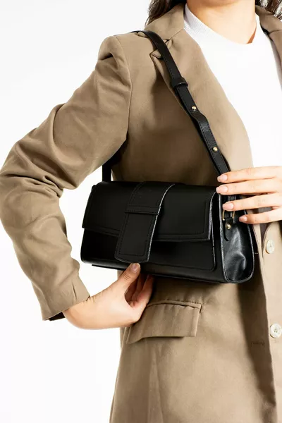 حقيبة كروس باغيت على الطراز الكلاسيكي بتصميم أنيق