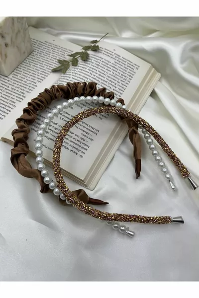 Set di coulisse marrone chiaro, glitter, corona di perle