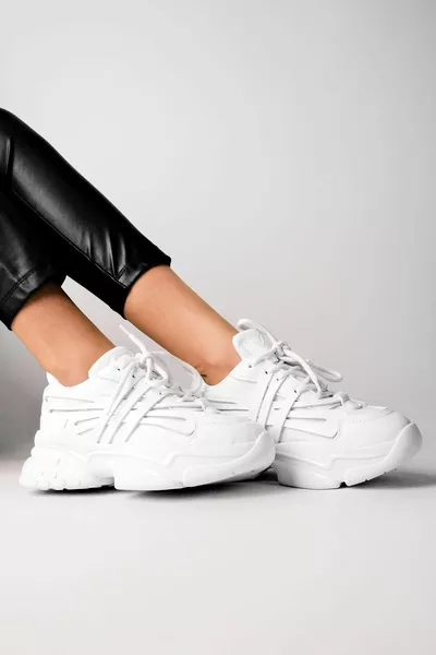 Женские кроссовки Betty на высокой подошве-белые