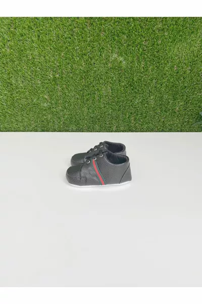 Scarpe stringate a strisce laterali di colore nero per neonati