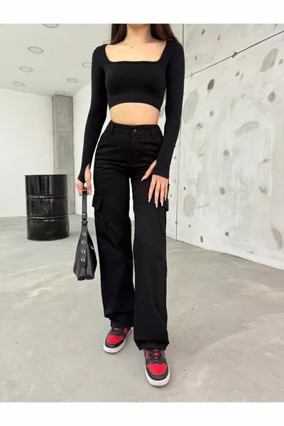 Pantalon cargo noir taille haute et jambe large pour femme