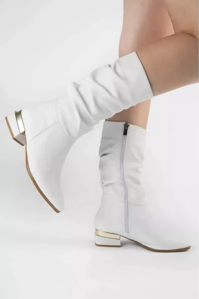 برشلونة: أحذية نسائية مع كشكشة