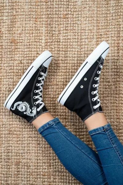 Черно-бели драконови щампи с водолазка Convers Модел ленени маратонки