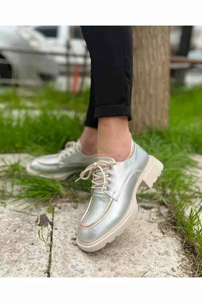  الفضة براءات الاختراع الجلود المتسكع أحذية عارضة