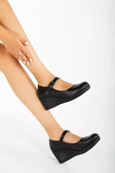 Черные женские туфли на мягкой подошве из искусственной кожи с каской