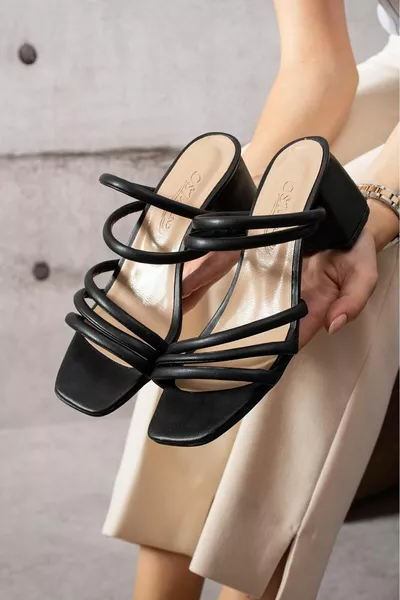 Wunderschöne Rahmensandalen und Damenpantoffeln