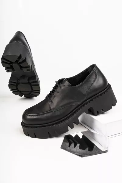 Натуральная кожа Черные женские лоферы на зубчатой подошве 