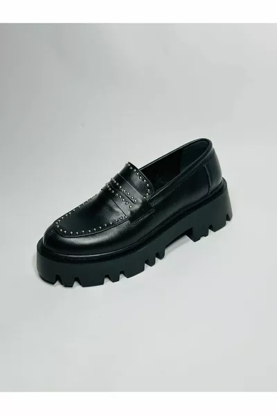 أحذية جلدية