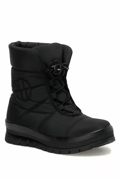  أحذية ثلجية نسائية سوداء في الهواء الطلق