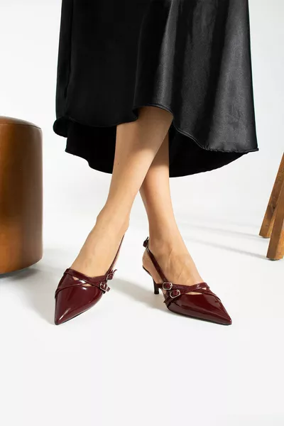 كعب بمشبك جلد بورجوندي لامع للسيدات (6 سم)