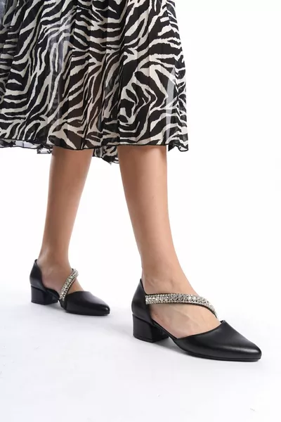 Black Skin Schoenen met Zijsteen Hakken