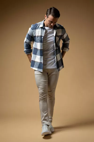 قميص قطن بأكمام طويلة وياقة بولو بقصة عادية