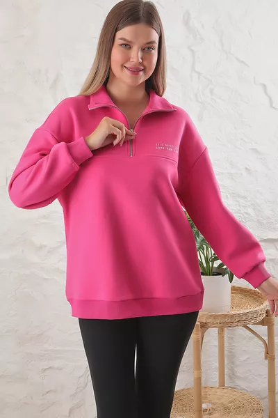 كنزة نسائية مقاس كبير بسحاب وياقة عالية مع طباعة شعارات، قماش ثلاثي الطبقات مبطن من الداخل