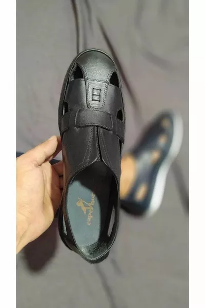 صندل رجالي صيفي أسود من الجلد الطبيعي داخلي وخارجي