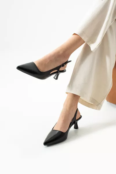 حذاء نسائي أنيق أسود مدبب قصير الساق بكعب كلاسيكي عالي