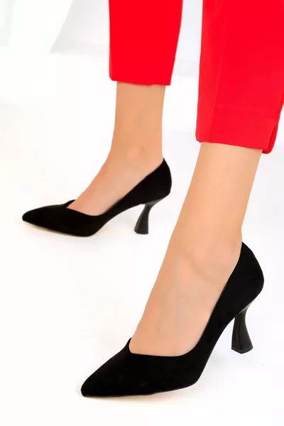 حذاء نسائي كلاسيكي بكعب عالٍ من الجلد المدبوغ الأسود - 