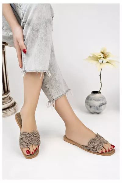 شبشب نسائي يومي بلون البني مع حياكة ودانتيل منسوجة أنيقة صيفية للمنزل والشاطئ والعطلات والشوارع