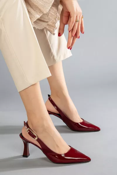 حذاء نسائي بكعب مدبب من الجلد الجلدي باللون العنابي