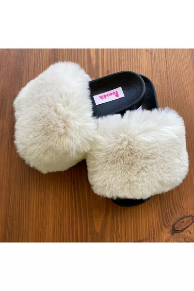 Дамски летни чехли с един каиш и мек пухкав кремообразен вид