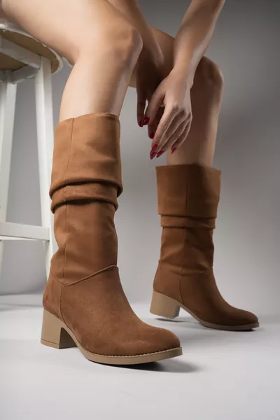 حذاء نسائي طويل Ziecno  من الجلد المدبوغ البني