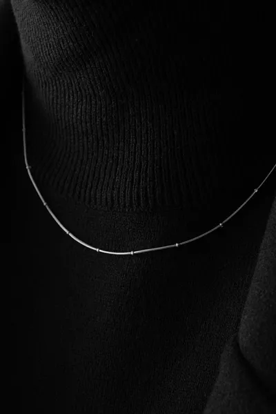 سلسلة عنق نحيفة من الصلب بحلية كعب رفيعة وتصميم عظمة السمك، سلسلة إيطالية رفيعة 1 مم أنيقة وبسيطة للاستخدام اليومي