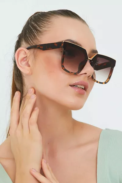 نظارات شمسية نسائية لموسم جديد بنقشة الفهد