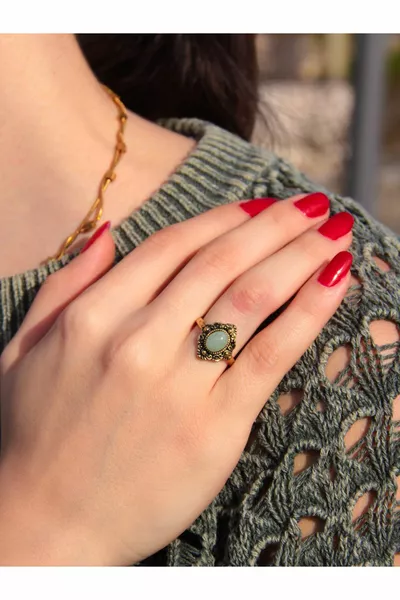 خاتم نسائي قديم قابل للتعديل مرصع بحجر العقيق الأخضر الطبيعي