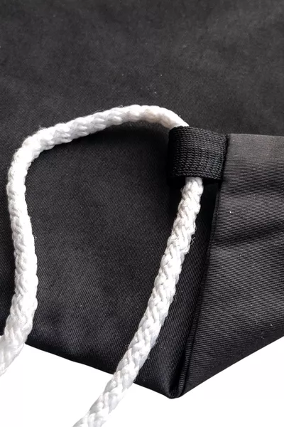 Унисекс черна спортна чанта с принт