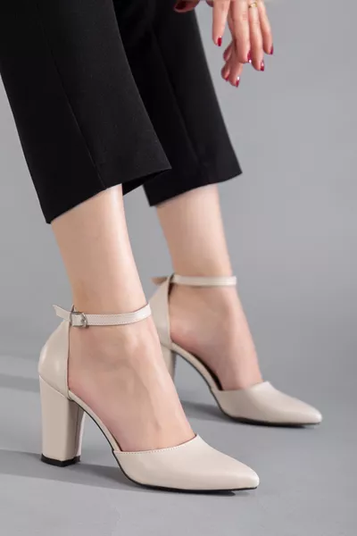 حذاء نسائي كلاسيكي جديد بكعب عالي من الجلد الصناعي باللون البيج