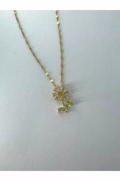 قلادة ذهبية من الفولاذ المقاوم للصدأ على شكل أقحوان