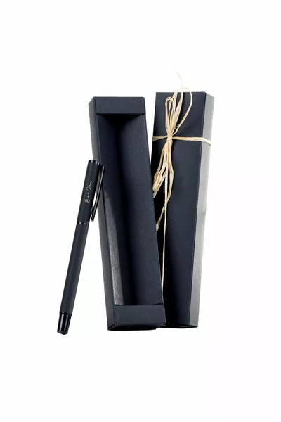 Матово черна гумена писалка с личен дизайн на подпис