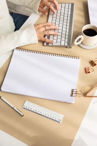 دفتر مدرسي مخطط بحجم ، غطاء كرتوني حلزوني، مجموعة من قطعتين،  ورقة، مخطط أسبوعي، لون أزرق داكن مع قلب