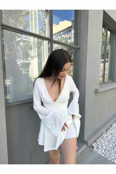 Short à manches espagnoles femme Poitrine et dos Robe sablonneuse à détails décolletés