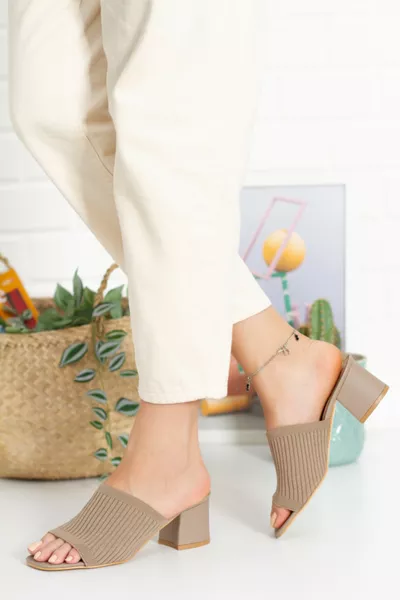 شبشب نسائي محبوك بكعب