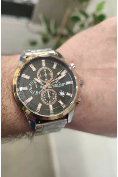 مجموعة محدودة خاصة مع ساعة كرونومتر