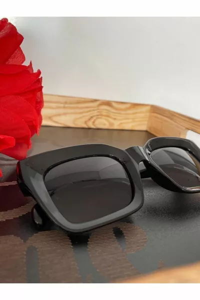 نظارة بتصميم إطار سميك ميا، إطار أسود، عدسة سوداء