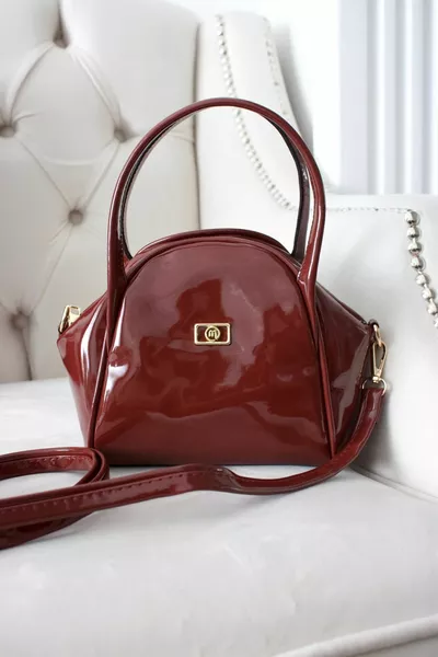 Бордова дамска мини чанта за ръка и рамо от изкуствен лак
