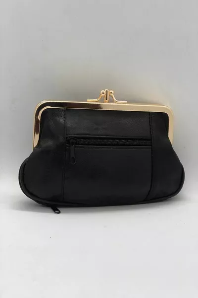 Дамски черен кожен портфейл с клипс