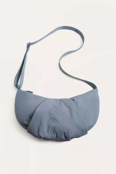 حقيبة صغيرة مبطنة بحمالة كتف متقاطعة