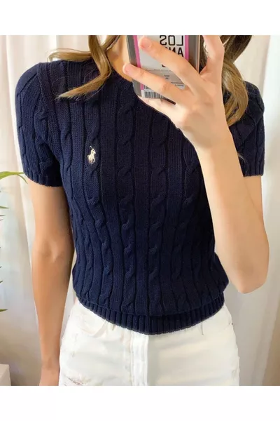 بلوزة صيفية نسائية بأكمام قصيرة من التريكو الخفيف