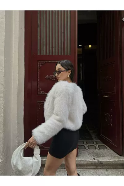 ИМПОРТИРОВАННАЯ КАЧЕСТВЕННАЯ ШЕРСТЬ БЕЗ ВОРОТНИКА