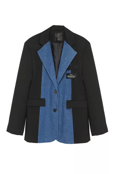 جاكيت بليزر أسود بتفاصيل جينز