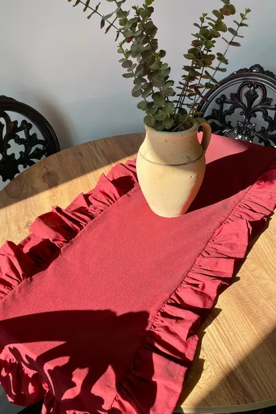 Бордовый (красный) бегунок с оборкой 