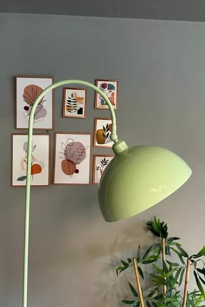 Lampada da terra Mint con paralume mobile, moderno, decorativo in metallo, per soggiorno e studio