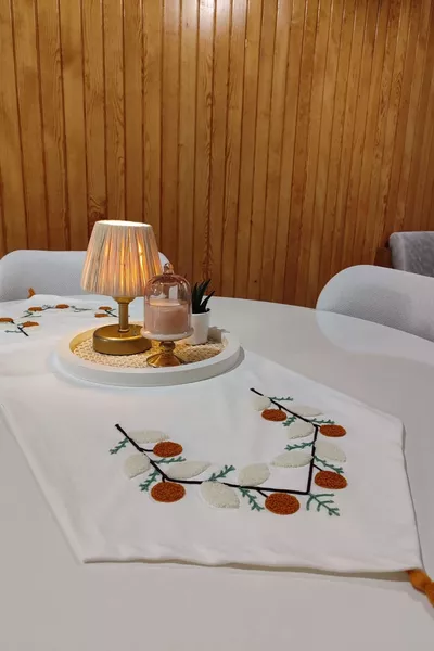 Runner, tovaglia americana e coprimacchia con ricamo Punch, 1 pezzo