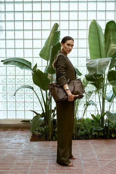 حقيبة يد وكتف نسائية بنقوش