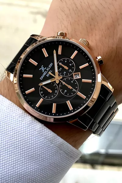 ساعة يد رجالية باللون الأسود أصلية ٪ مع ضمان لمدة سنتين مع سوار هدية