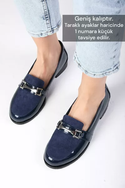 حذاء أوكسفورد نسائي يومي باللون الأزرق الداكن من الجلد اللامع والشمواه