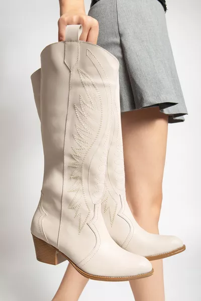 أحذية كاوبوي نسائية طويلة فوق الركبة مطرزة من جلد آشتون بيج