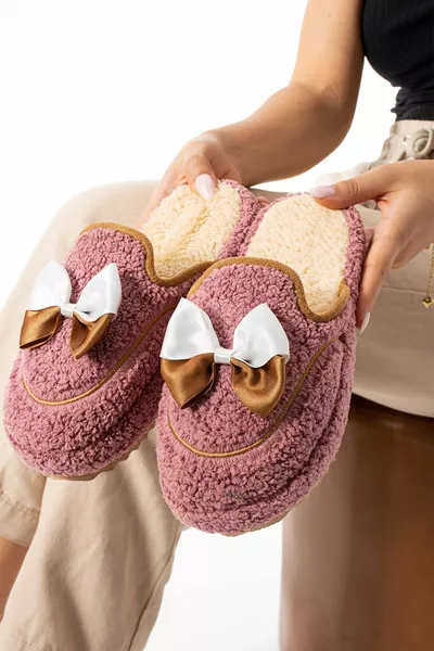 Вишнево червени дамски чехли с папион за зима